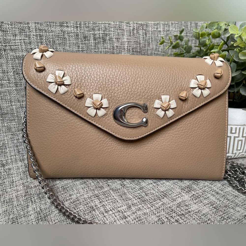 $139(NWT) Coach Tammie Clutch Crossbody with floral Whipstitch. - Picture 8 of 12